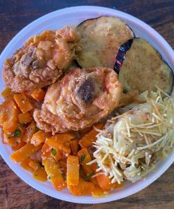 Marmita G, com frango empanado frito