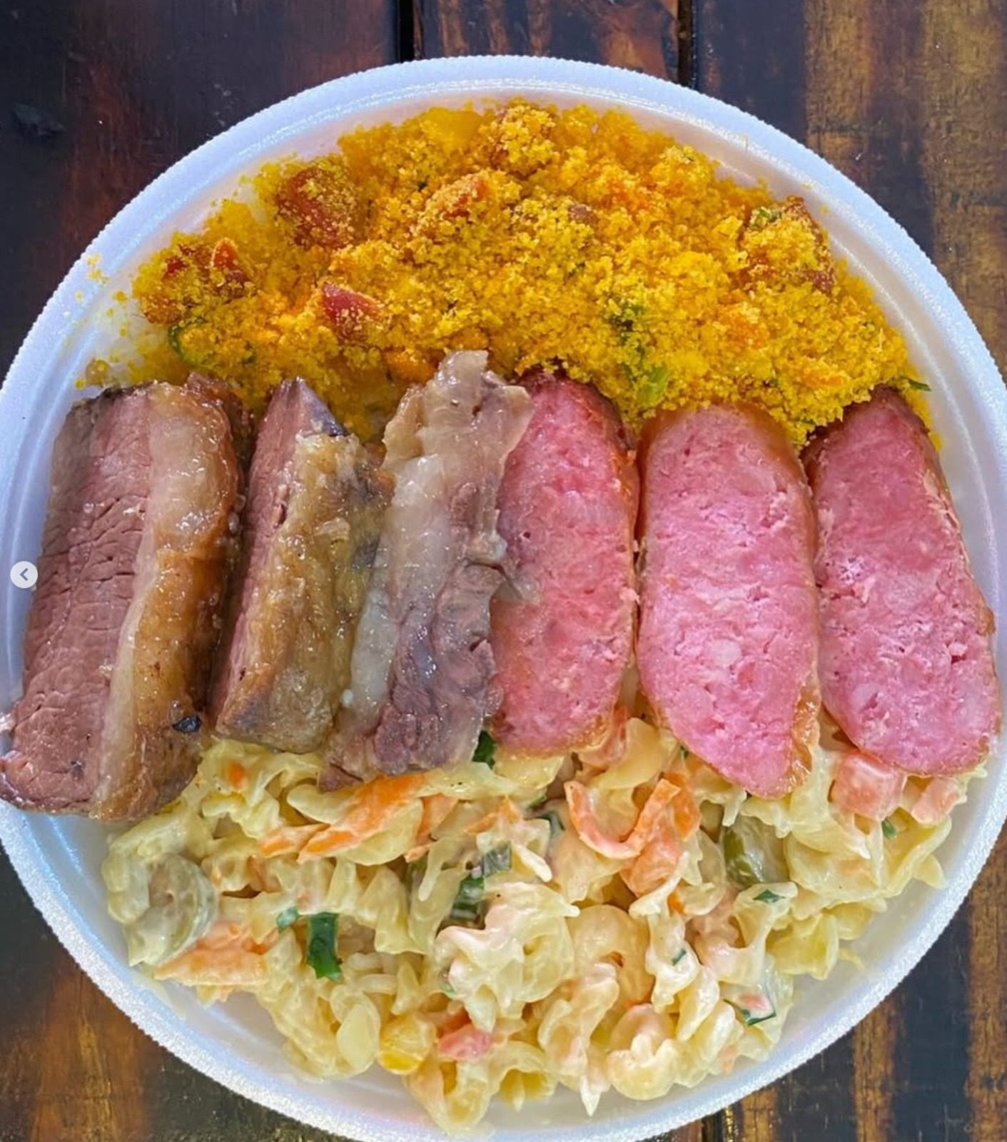 Marmita G, com carne bovina assada.